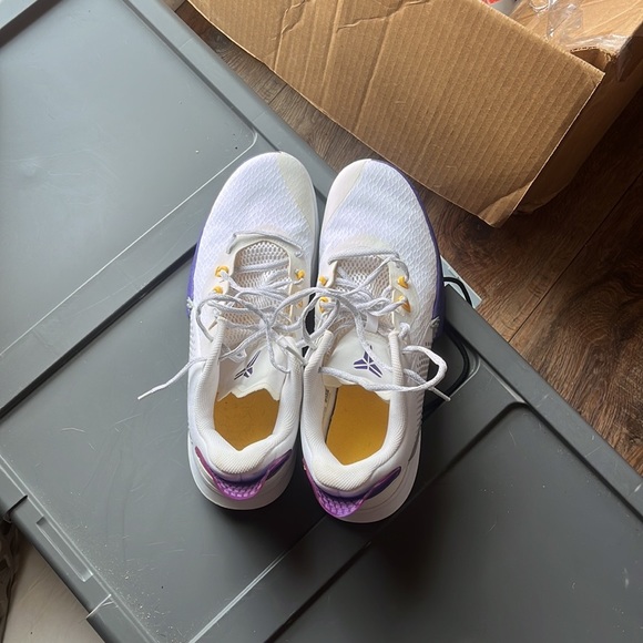 Kobe sweatpants XL and Kobe Nike mans fury Lakers Home shoes size 10.5 main image 4